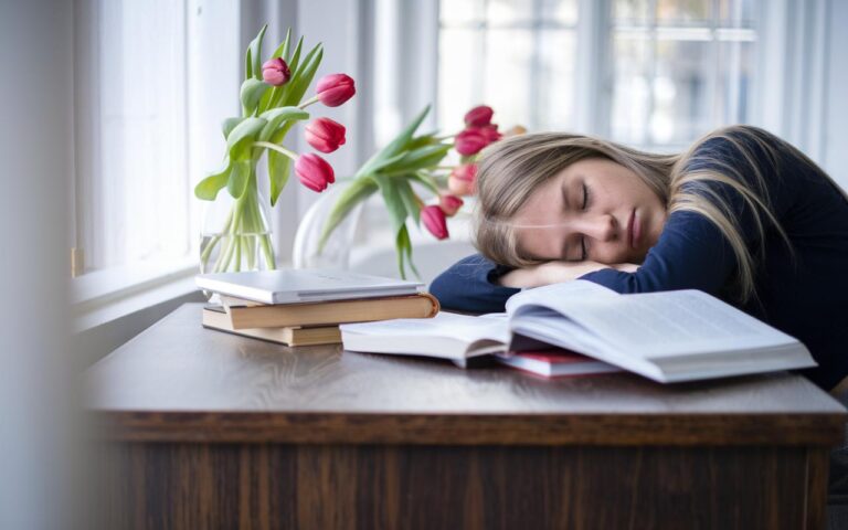 Le bonheur au travail : une quête inaccessible pour les Français ? Découvrez pourquoi