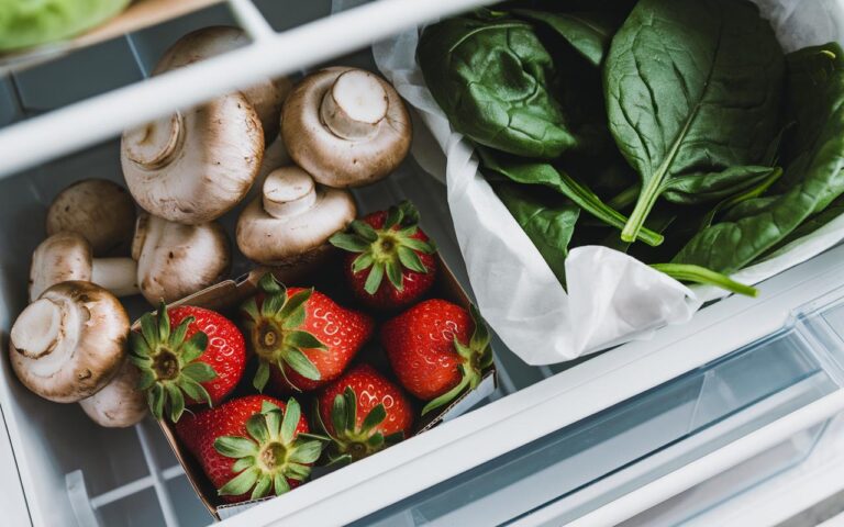 Nous rangeons presque tous mal notre réfrigérateur : voici comment le réorganiser et faire des économies