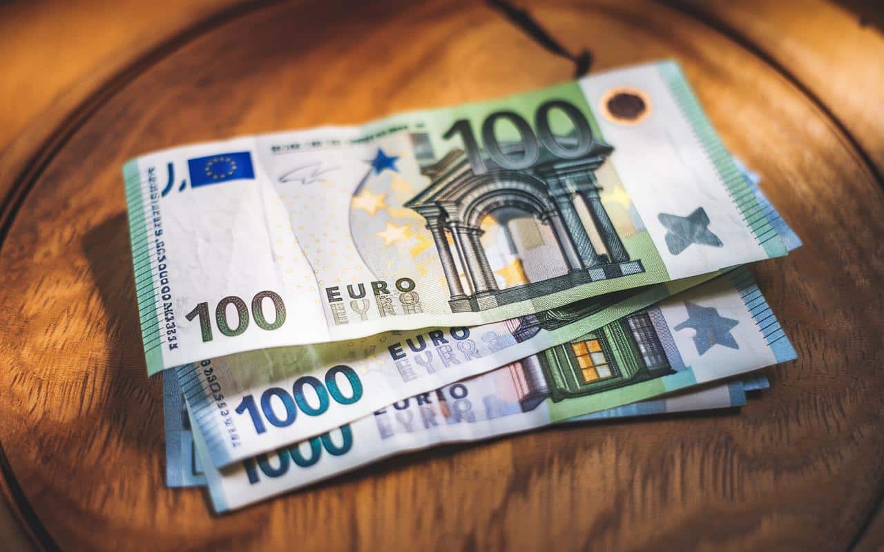 Quelle ancienneté est nécessaire pour obtenir un mois de salaire supplémentaire en quittant son travail : ce que dit le droit